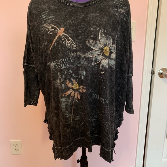 Jess and Jane Black Mineral Wash 3/4 Sleeve Top - Picture 4 of 4